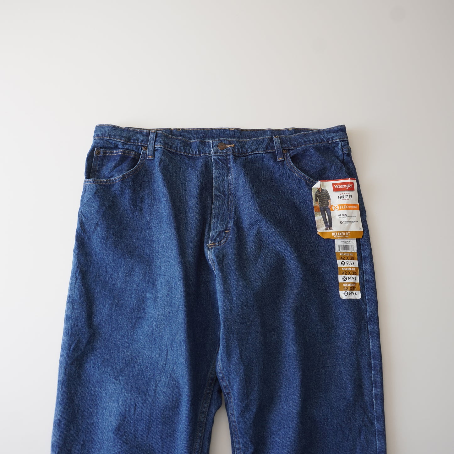 Thrifted – Jean Wrangler Nuevo Talla 42x30 USA (CL 54–56) | Cintura 56 cm | Largo 109 cm | Talón 24 cm