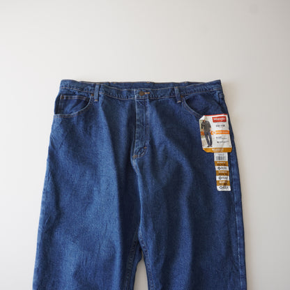 Thrifted – Jean Wrangler Nuevo Talla 42x30 USA (CL 54–56) | Cintura 56 cm | Largo 109 cm | Talón 24 cm