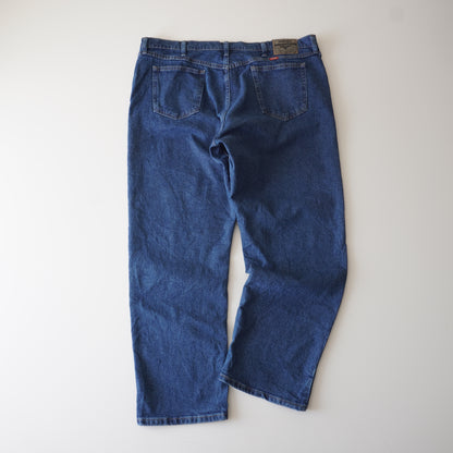 Thrifted – Jean Wrangler Nuevo Talla 42x30 USA (CL 54–56) | Cintura 56 cm | Largo 109 cm | Talón 24 cm