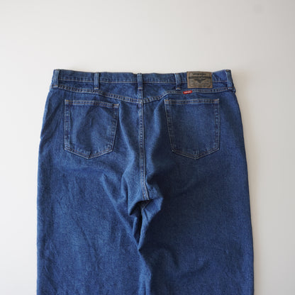 Thrifted – Jean Wrangler Nuevo Talla 42x30 USA (CL 54–56) | Cintura 56 cm | Largo 109 cm | Talón 24 cm