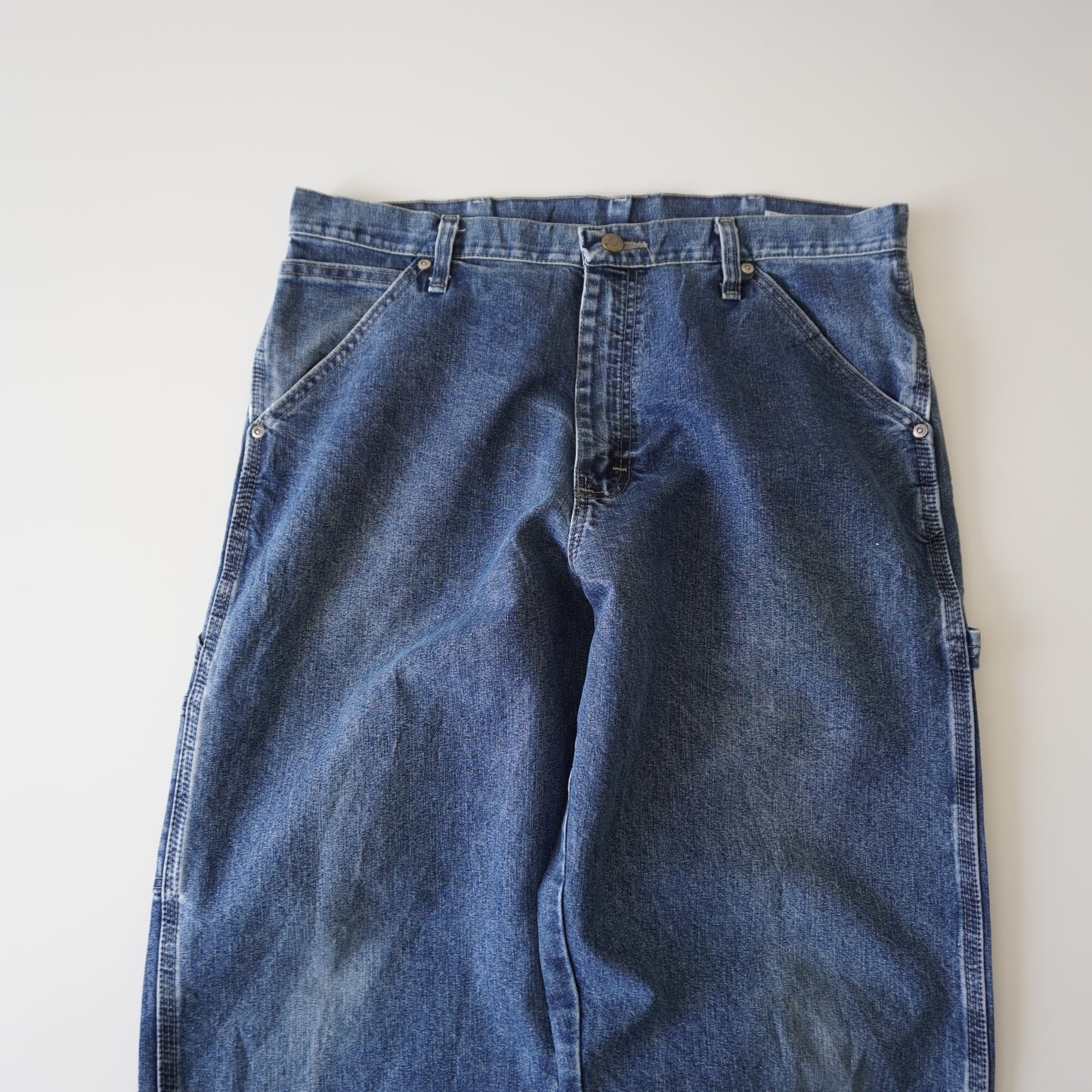 Thrifted – Jean Carpenter Azul Wrangler Talla 34x30 USA (CL 46) | Cintura 47 cm | Largo 102 cm | Talón 23 cm