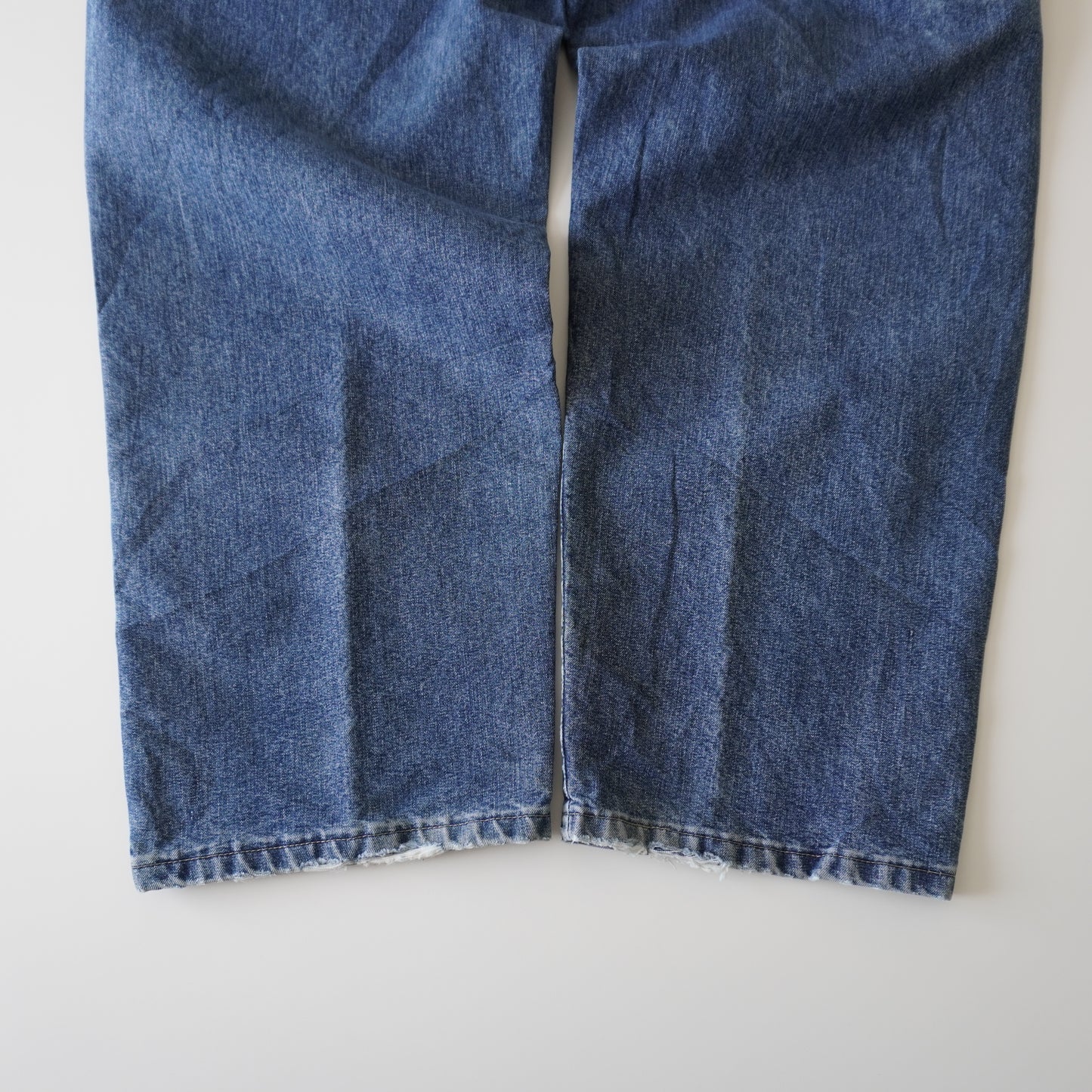 Thrifted – Jean Carpenter Azul Wrangler Talla 34x30 USA (CL 46) | Cintura 47 cm | Largo 102 cm | Talón 23 cm