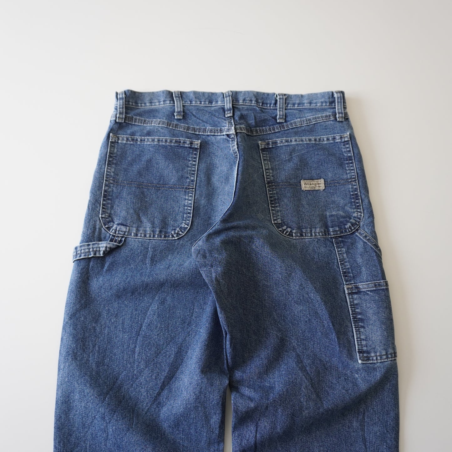 Thrifted – Jean Carpenter Azul Wrangler Talla 34x30 USA (CL 46) | Cintura 47 cm | Largo 102 cm | Talón 23 cm