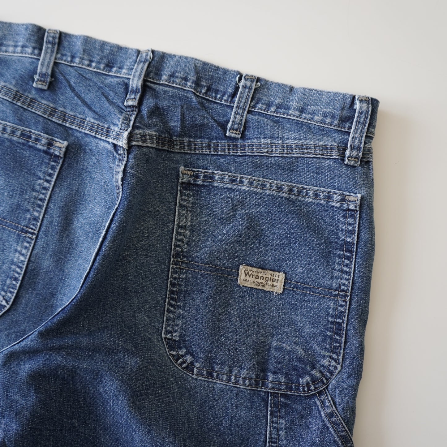 Thrifted – Jean Carpenter Azul Wrangler Talla 34x30 USA (CL 46) | Cintura 47 cm | Largo 102 cm | Talón 23 cm