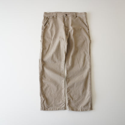 Thrifted – Jean Carpenter Beige Wrangler Talla 34x30 USA (CL 46) | Cintura 47 cm | Largo 97 cm | Talón 22 cm