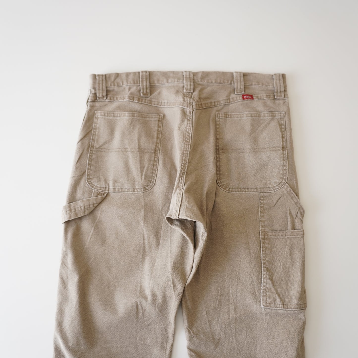 Thrifted – Jean Carpenter Beige Wrangler Talla 34x30 USA (CL 46) | Cintura 47 cm | Largo 97 cm | Talón 22 cm
