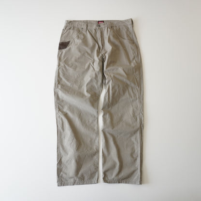 Thrifted – Jean Wrangler Workwear Talla 36x30 USA (CL 44-46) | Cintura 47 cm | Largo 105 cm | Talón 22 cm