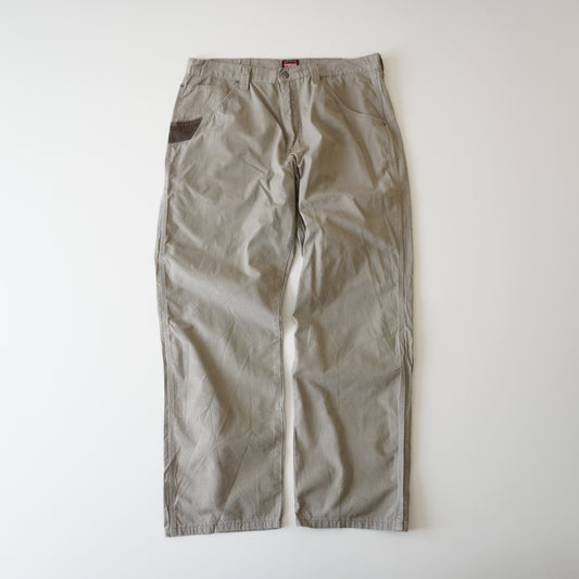 Thrifted – Jean Wrangler Workwear Talla 36x30 USA (CL 44-46) | Cintura 47 cm | Largo 105 cm | Talón 22 cm