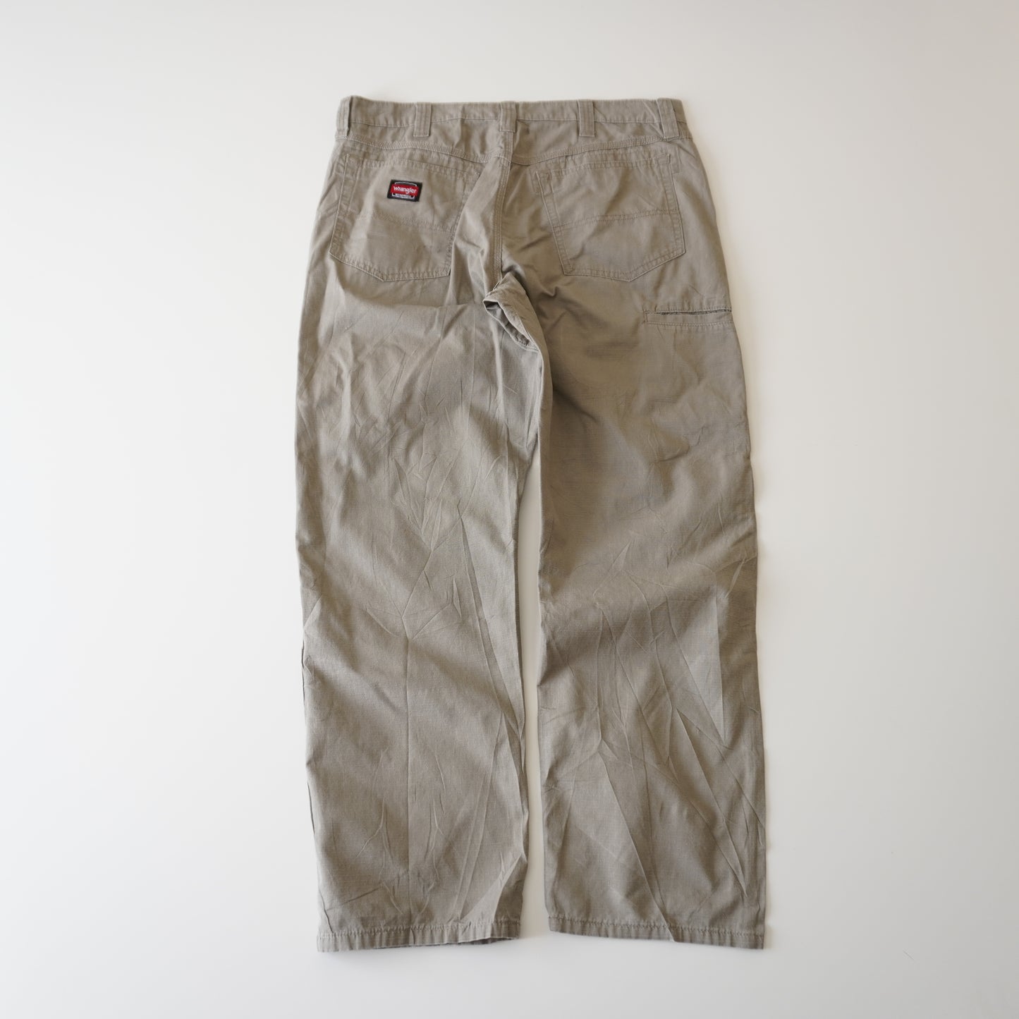 Thrifted – Jean Wrangler Workwear Talla 36x30 USA (CL 44-46) | Cintura 47 cm | Largo 105 cm | Talón 22 cm