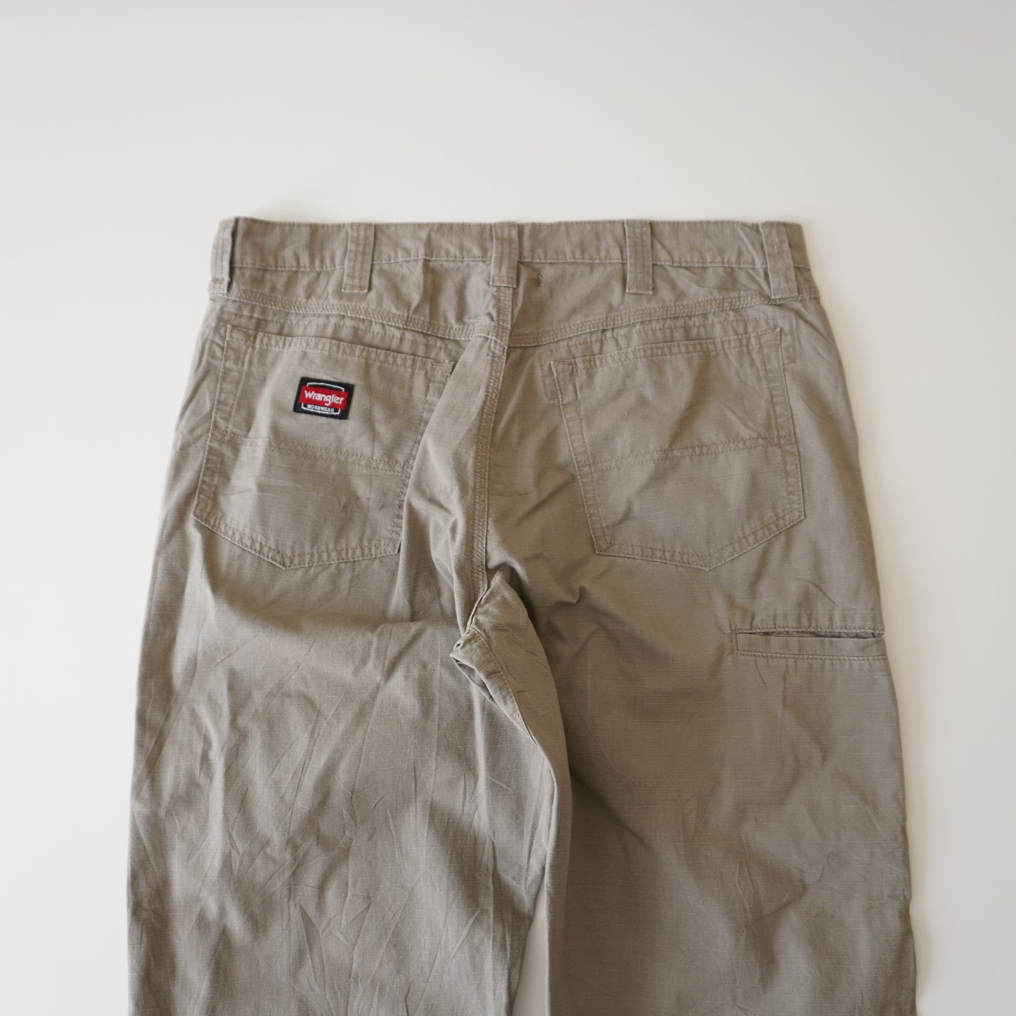 Thrifted – Jean Wrangler Workwear Talla 36x30 USA (CL 44-46) | Cintura 47 cm | Largo 105 cm | Talón 22 cm