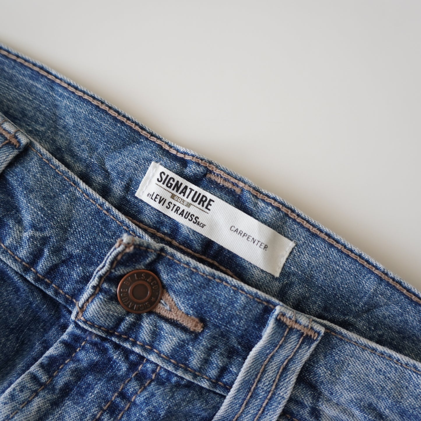 Thrifted – Jean Carpenter Levi Strauss Talla 33x30 USA (CL 42-44) | Cintura 44 cm | Largo 101 cm | Talón 21 cm