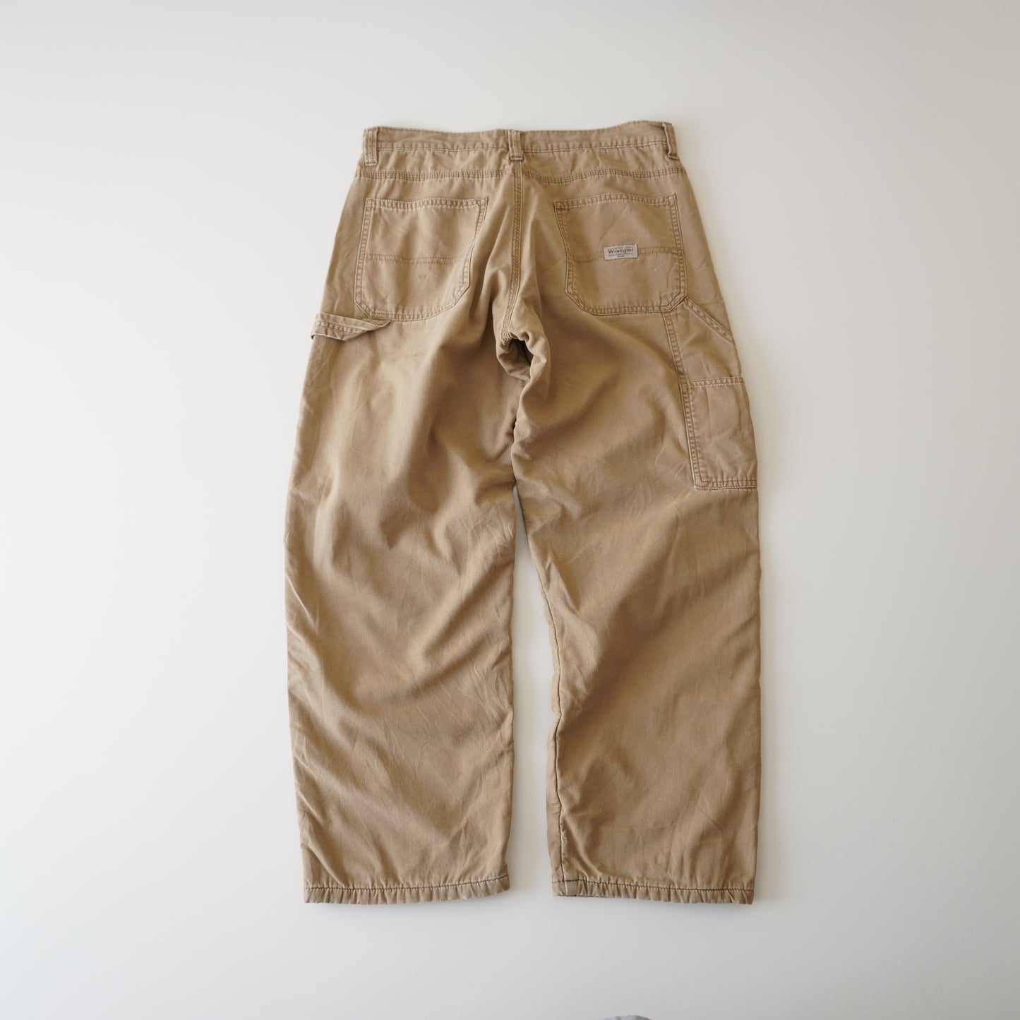 Thrifted – Jean Wrangler Café Beige con Interior Polar Talla 32x30 USA (CL 40-42) | Cintura 42 cm | Largo 97 cm | Talón 23 cm