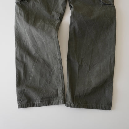 Thrifted – Cargo Carpenter Verde Oliva Wrangler Riggs Workwear Talla 34x32 USA (CL 44) | Cintura 45 cm | Largo 109 cm | Talón 23 cm