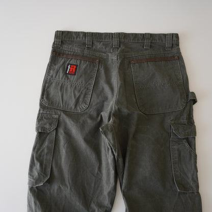 Thrifted – Cargo Carpenter Verde Oliva Wrangler Riggs Workwear Talla 34x32 USA (CL 44) | Cintura 45 cm | Largo 109 cm | Talón 23 cm