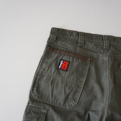 Thrifted – Cargo Carpenter Verde Oliva Wrangler Riggs Workwear Talla 34x32 USA (CL 44) | Cintura 45 cm | Largo 109 cm | Talón 23 cm