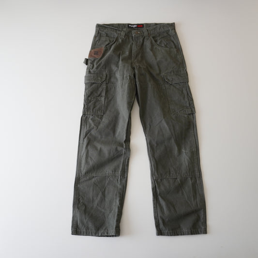 Thrifted – Cargo Carpenter Verde Oliva Wrangler Riggs Workwear Talla 34x32 USA (CL 44) | Cintura 45 cm | Largo 109 cm | Talón 23 cm