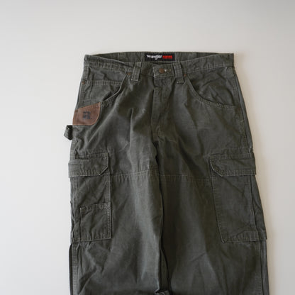 Thrifted – Cargo Carpenter Verde Oliva Wrangler Riggs Workwear Talla 34x32 USA (CL 44) | Cintura 45 cm | Largo 109 cm | Talón 23 cm