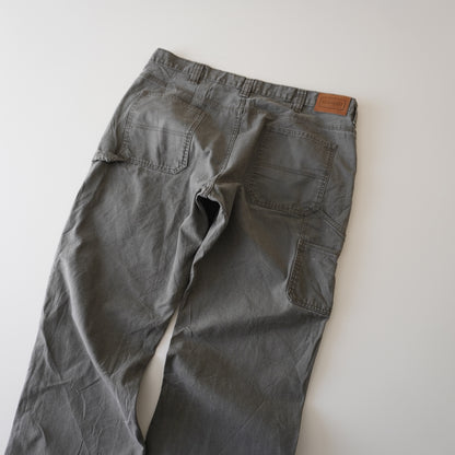 Thrifted – Jean Carpenter Azul Blue Mountains Talla 36x30 USA (CL 46-48) | Cintura 48 cm | Largo 98 cm | Talón 24 cm (Copia)
