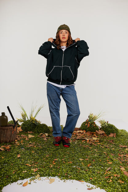 Hoodie Verde con Cierre y Costuras Visibles