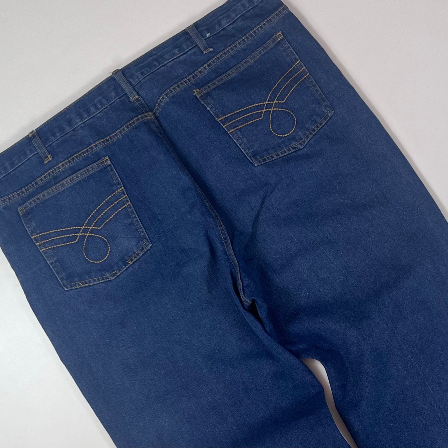 Thrifted – Jean David Taylor Regular Fit Talla 44x29 USA (CL 54 aprox.) | Cintura 56 cm | Largo 106 cm | Talón 26 cm