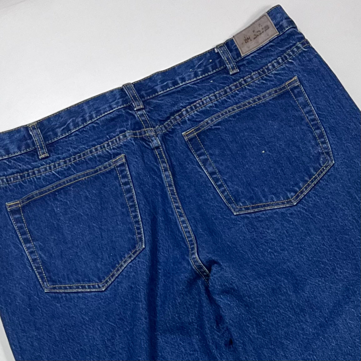 Thrifted – Jean Denim Talla 40x32 USA (CL 50 aprox.) | Cintura 50 cm | Largo 110 cm | Talón 23 cm