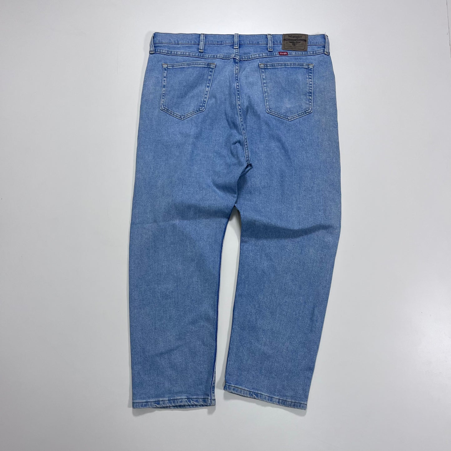 Thrifted – Jean Wrangler Celeste Talla 40x30 USA (CL 50 aprox.)