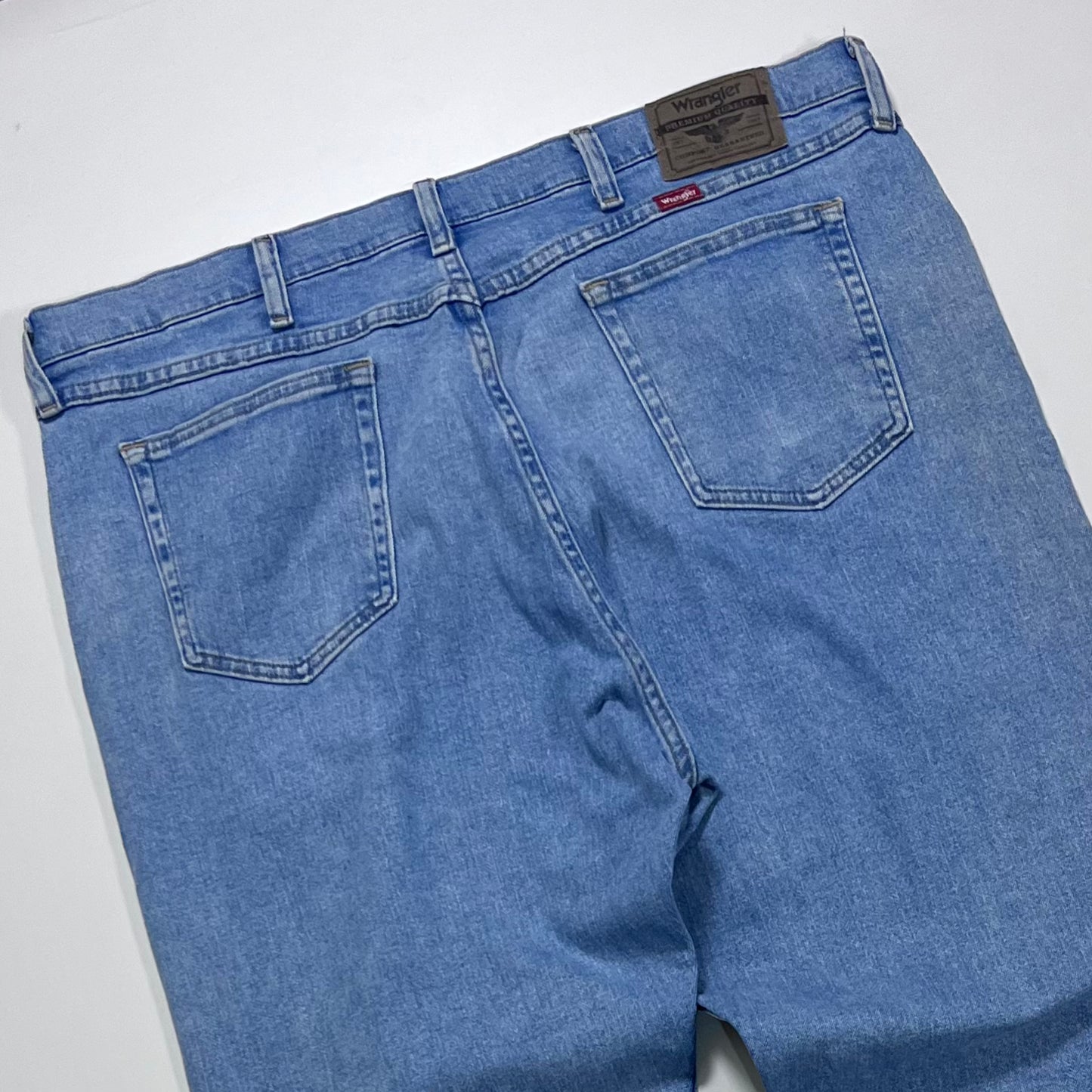 Thrifted – Jean Wrangler Celeste Talla 40x30 USA (CL 50 aprox.)