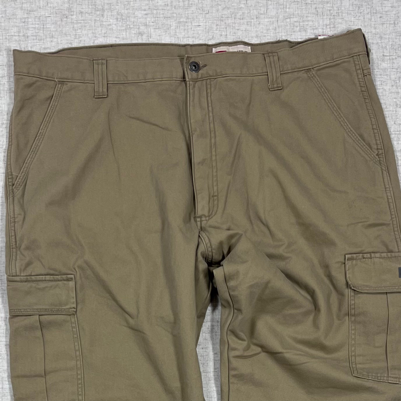 Thrifted – Cargo Pants Wrangler Beige Forrado (Nuevo) Talla 40x32 USA (CL 50 aprox.)