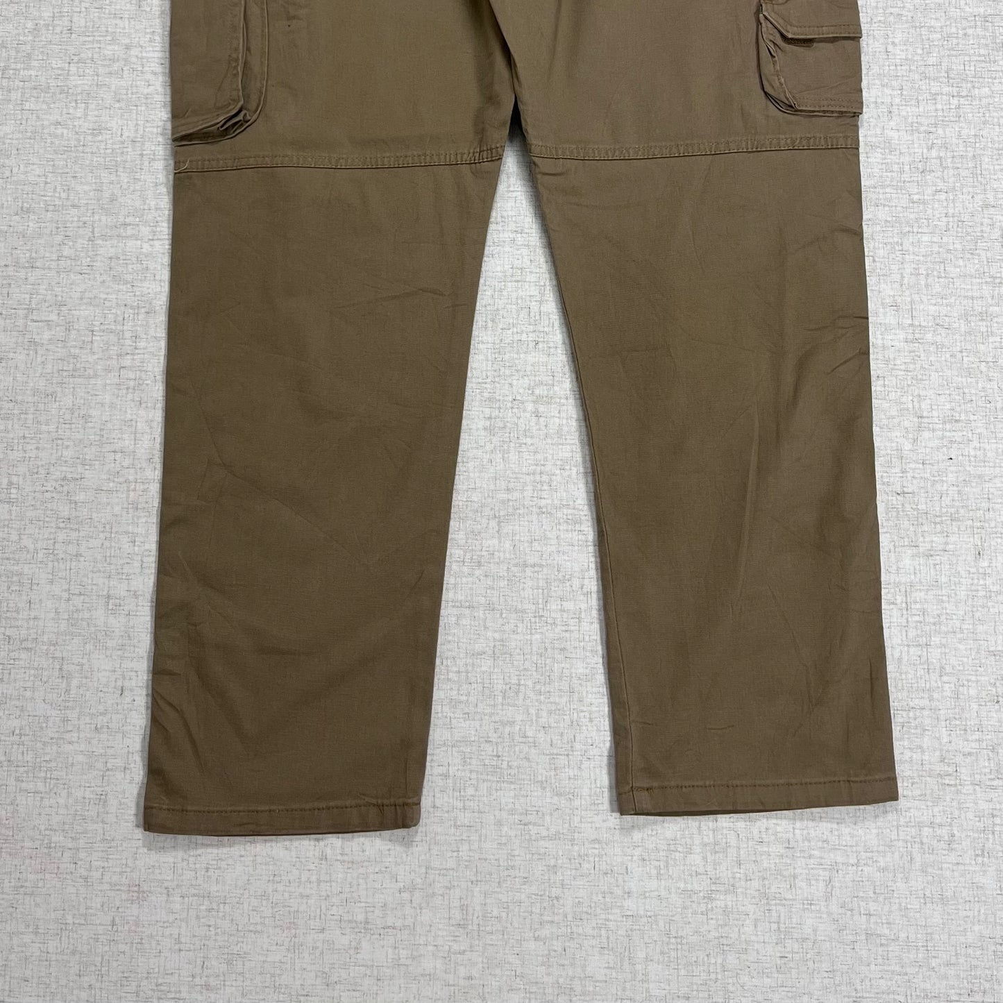Thrifted – Cargo Pants Wrangler Beige Oscuro Talla 42x30 USA (CL 52 aprox.)