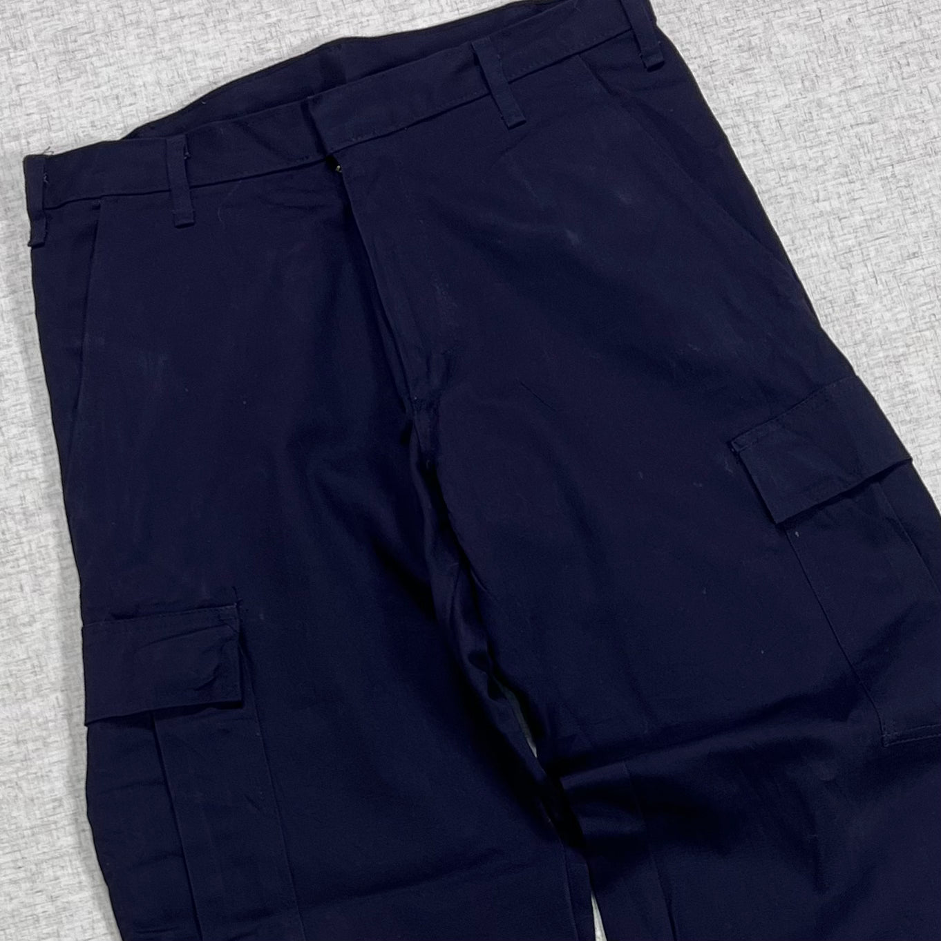 Thrifted – Cargo Pants Azul Marino Talla 32x30 USA (CL 42 aprox.)