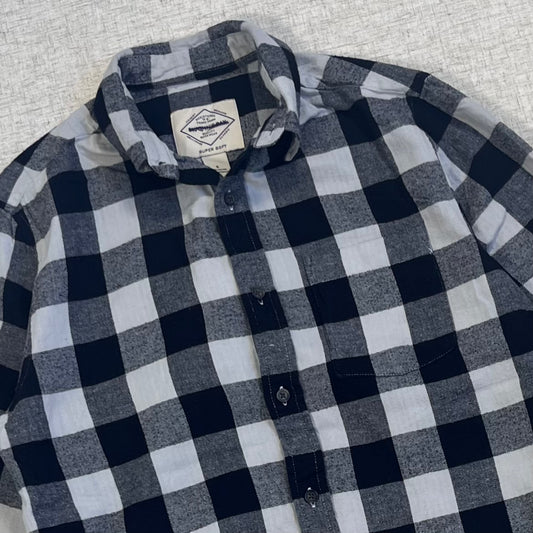 Thrifted – Camisa Vintage Blanco/Negro Talla S (CL S) | Hombros 42 cm | Largo 70 cm