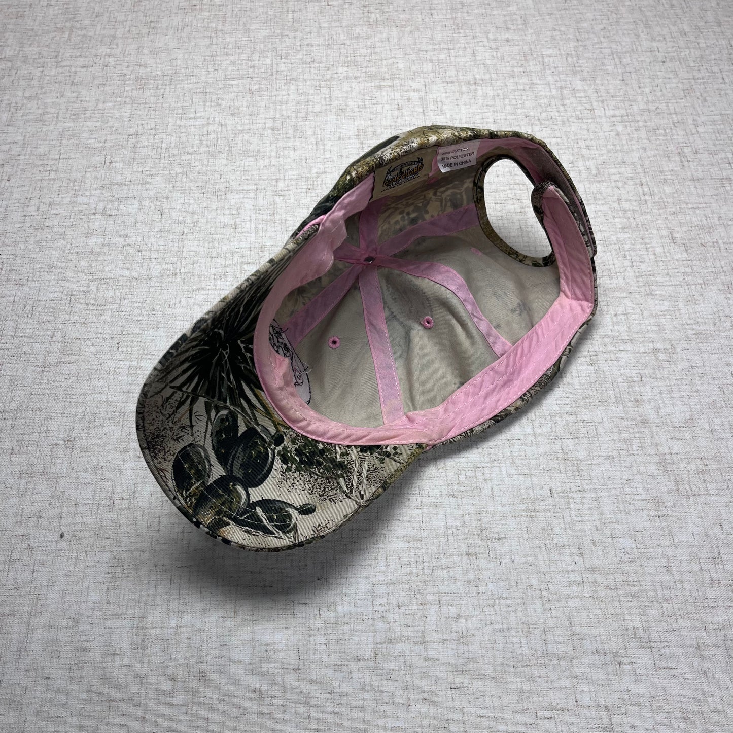 Thrifted – Gorro Camuflado Realtree Patch Rosado