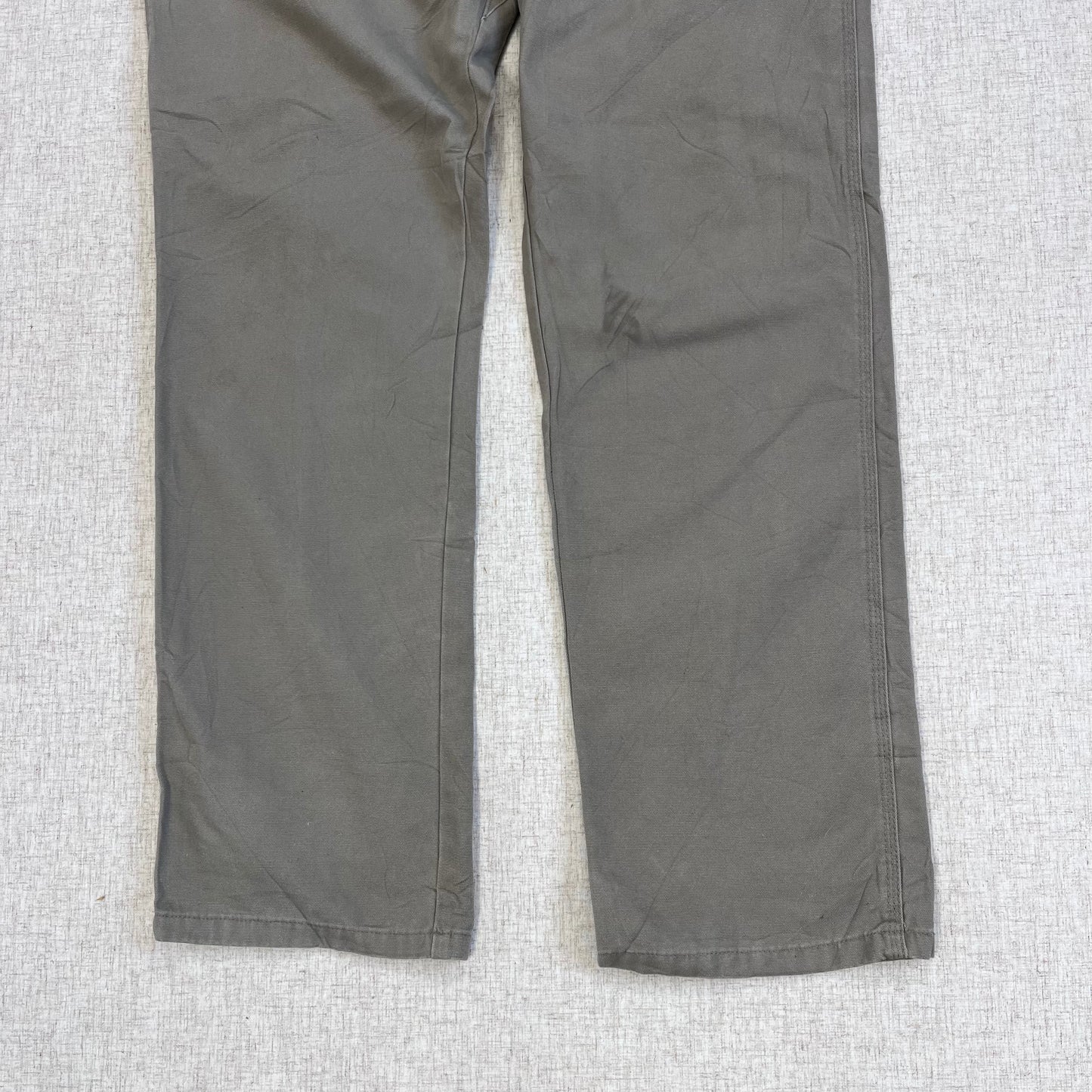 Thrifted – Jean Carpenter Oliva Gris Wrangler Talla 36x34 USA (CL 50–52) | Cintura 48 cm | Largo 114 cm | Talón 24 cm