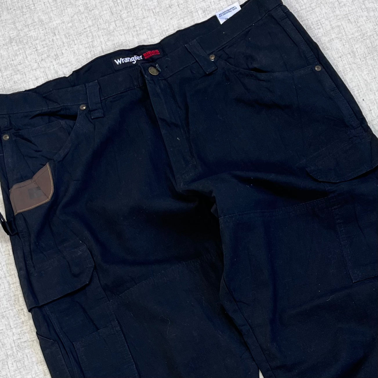 Thrifted – Jean Carpenter Negro Wrangler Riggs Talla 38x32 USA (CL 52–54) | Cintura 50 cm | Largo 113 cm | Talón 24 cm