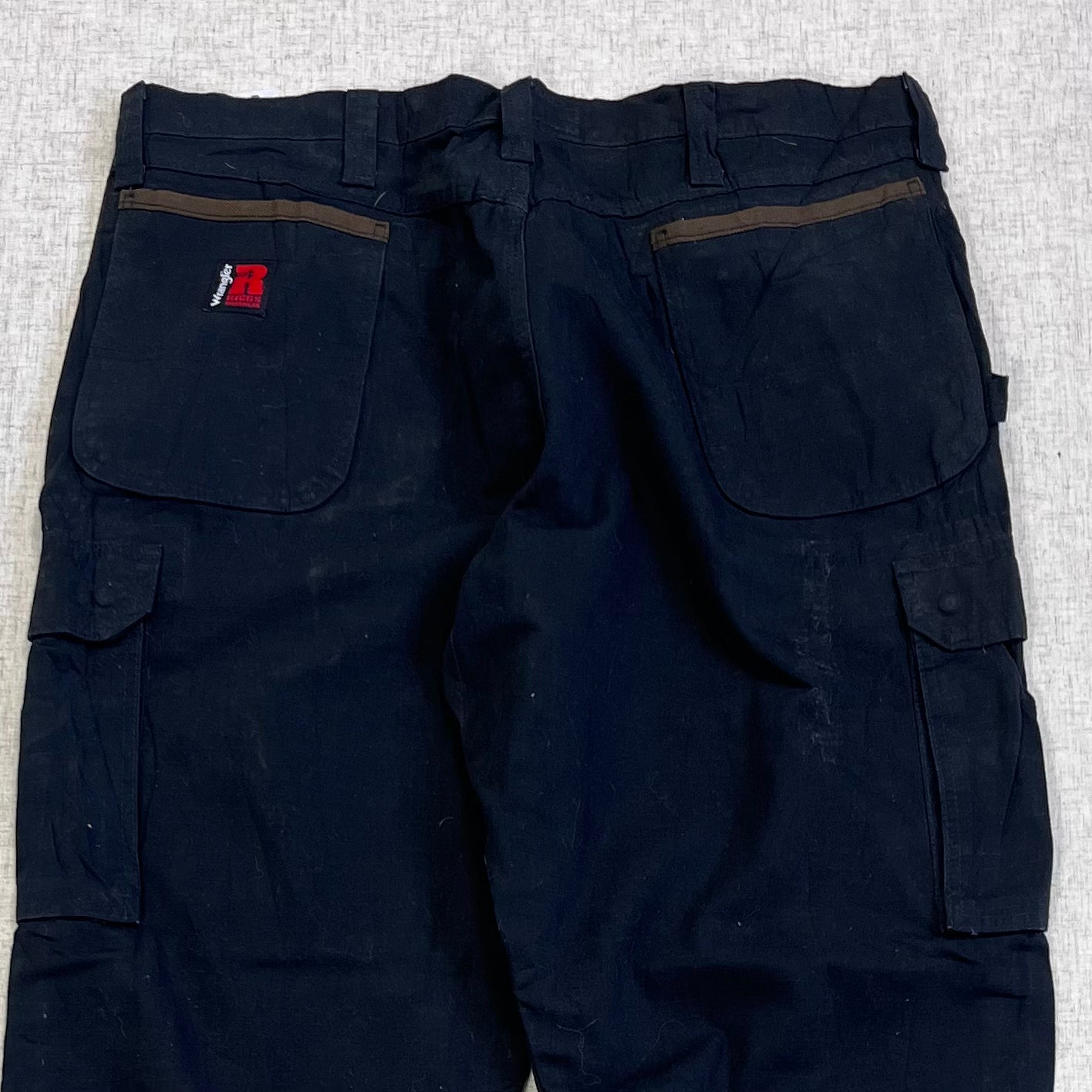 Thrifted – Jean Carpenter Negro Wrangler Riggs Talla 38x32 USA (CL 52–54) | Cintura 50 cm | Largo 113 cm | Talón 24 cm