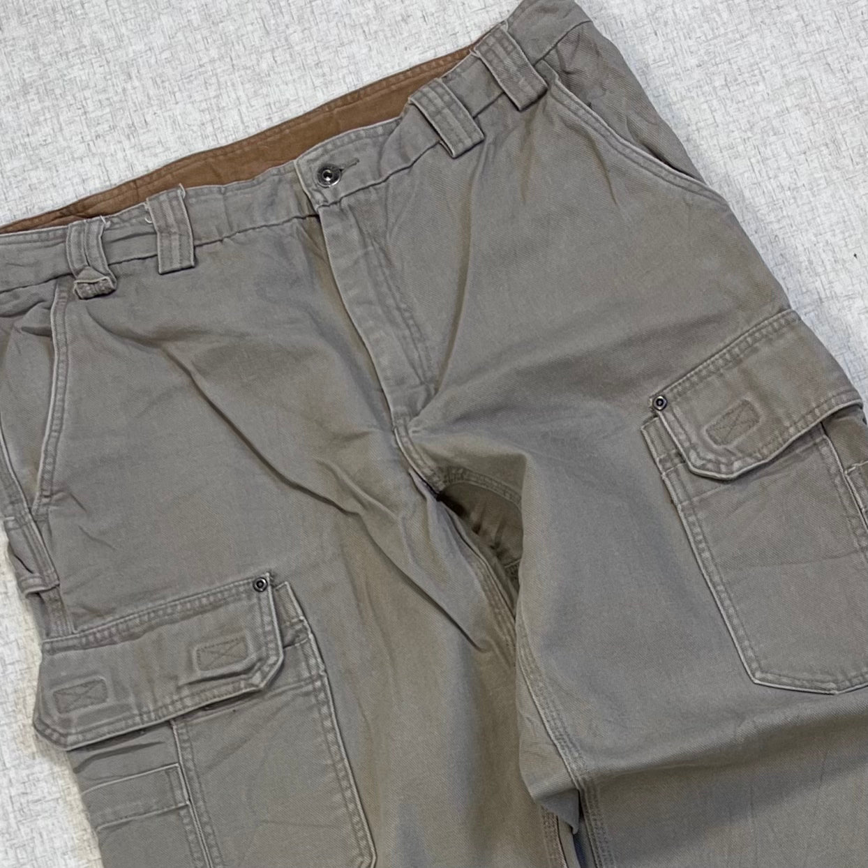 Thrifted – Jean Carpenter Beige Duluth Talla 36x32 USA (CL 50–52) | Cintura 47 cm | Largo 107 cm | Talón 23 cm