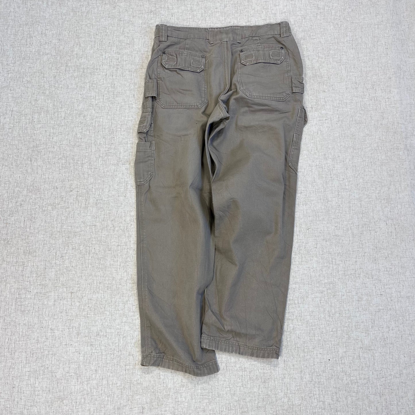 Thrifted – Jean Carpenter Beige Duluth Talla 36x32 USA (CL 50–52) | Cintura 47 cm | Largo 107 cm | Talón 23 cm