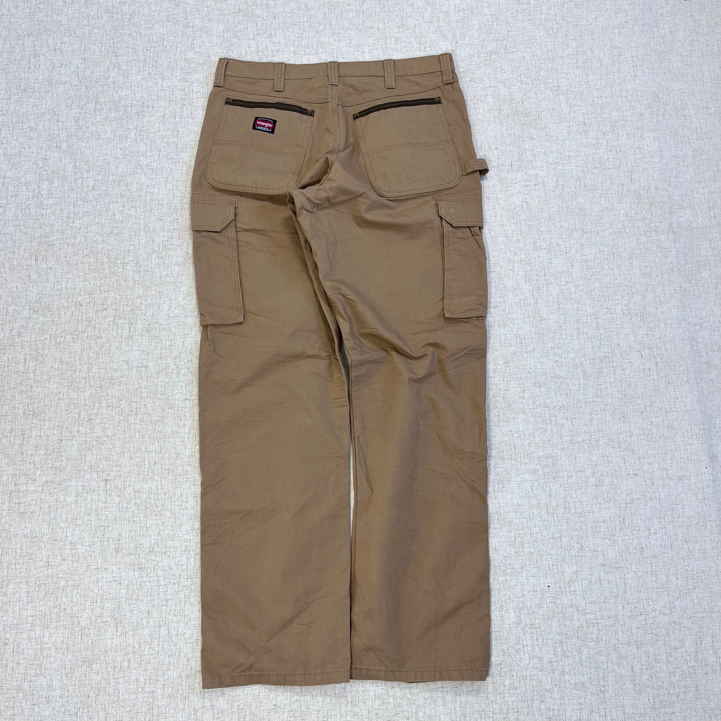 Thrifted – Jean Carpenter Café Claro Wrangler Talla 34x34 USA (CL 48) | Cintura 46 cm | Largo 114 cm | Talón 24 cm