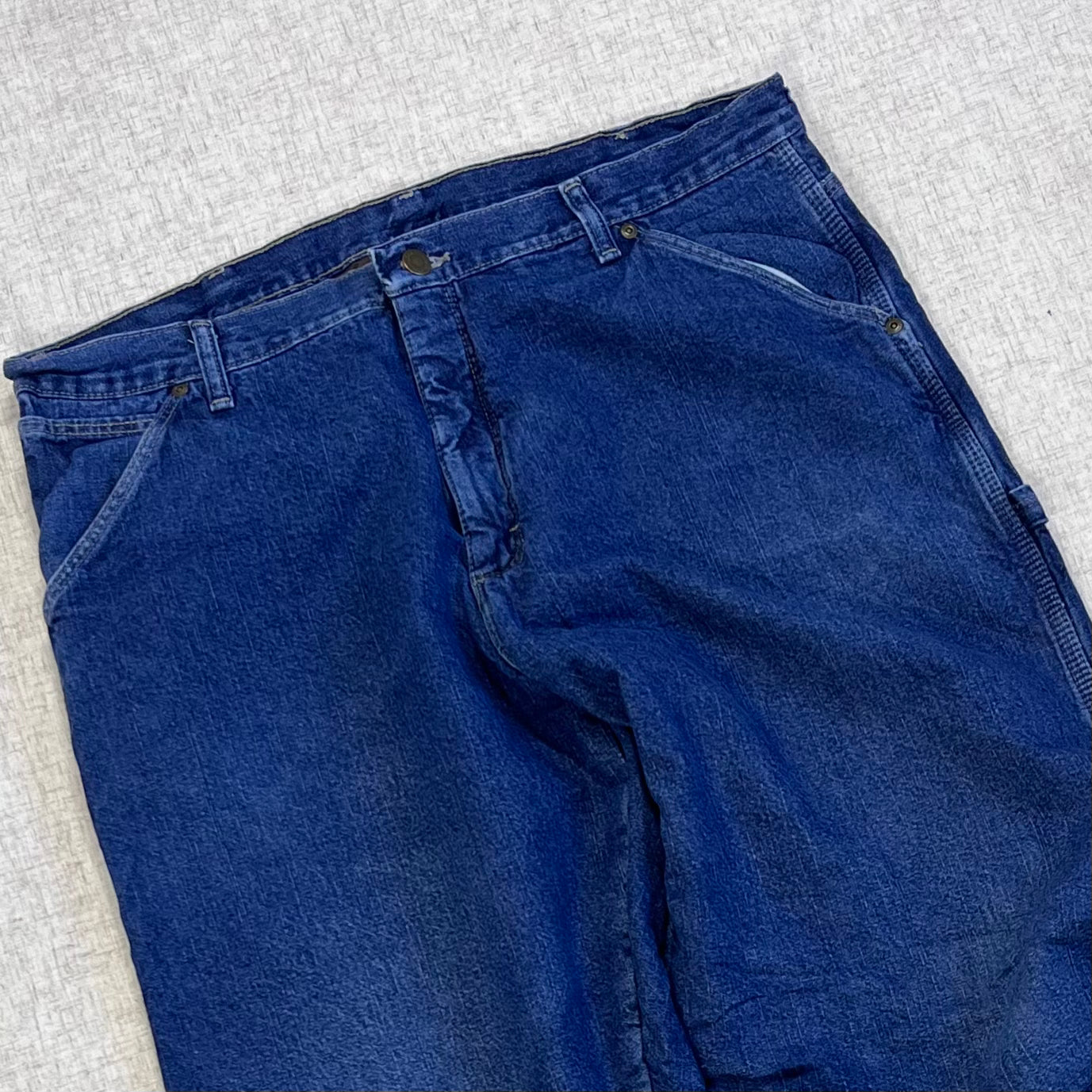 Thrifted – Jean Carpenter Azul Denim Wrangler Talla 36x30 USA (CL 50–52) | Cintura 47 cm | Largo 100 cm | Talón 23 cm