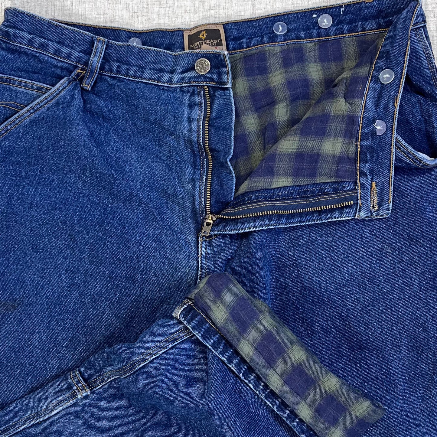 Thrifted – Jean Carpenter Azul Denim Northeast Talla 38x32 USA (CL 52–54) | Cintura 48 cm | Largo 108 cm | Talón 24 cm