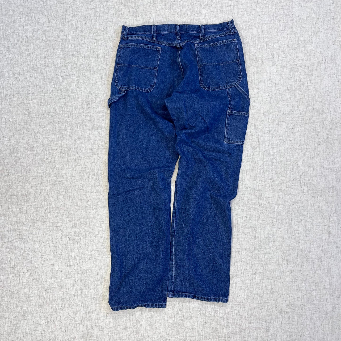 Thrifted – Jean Carpenter Denim Wrangler Talla 36x34 USA (CL 50–52) | Cintura 46 cm | Largo 114 cm | Talón 23 cm