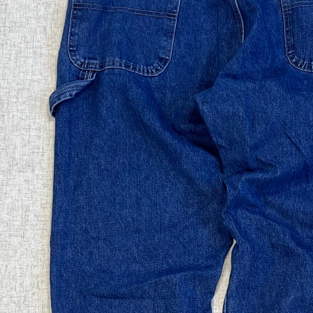 Thrifted – Jean Carpenter Denim Wrangler Talla 36x34 USA (CL 50–52) | Cintura 46 cm | Largo 114 cm | Talón 23 cm