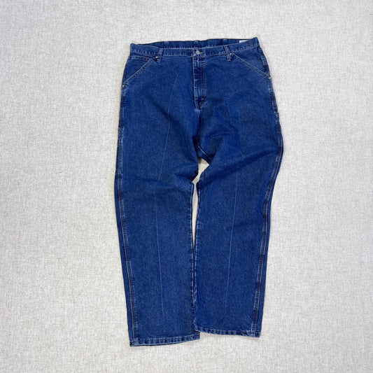 Thrifted – Jean Carpenter Denim Wrangler Talla 38x32 USA (CL 52–54) | Cintura 50 cm | Largo 111 cm | Talón 24 cm