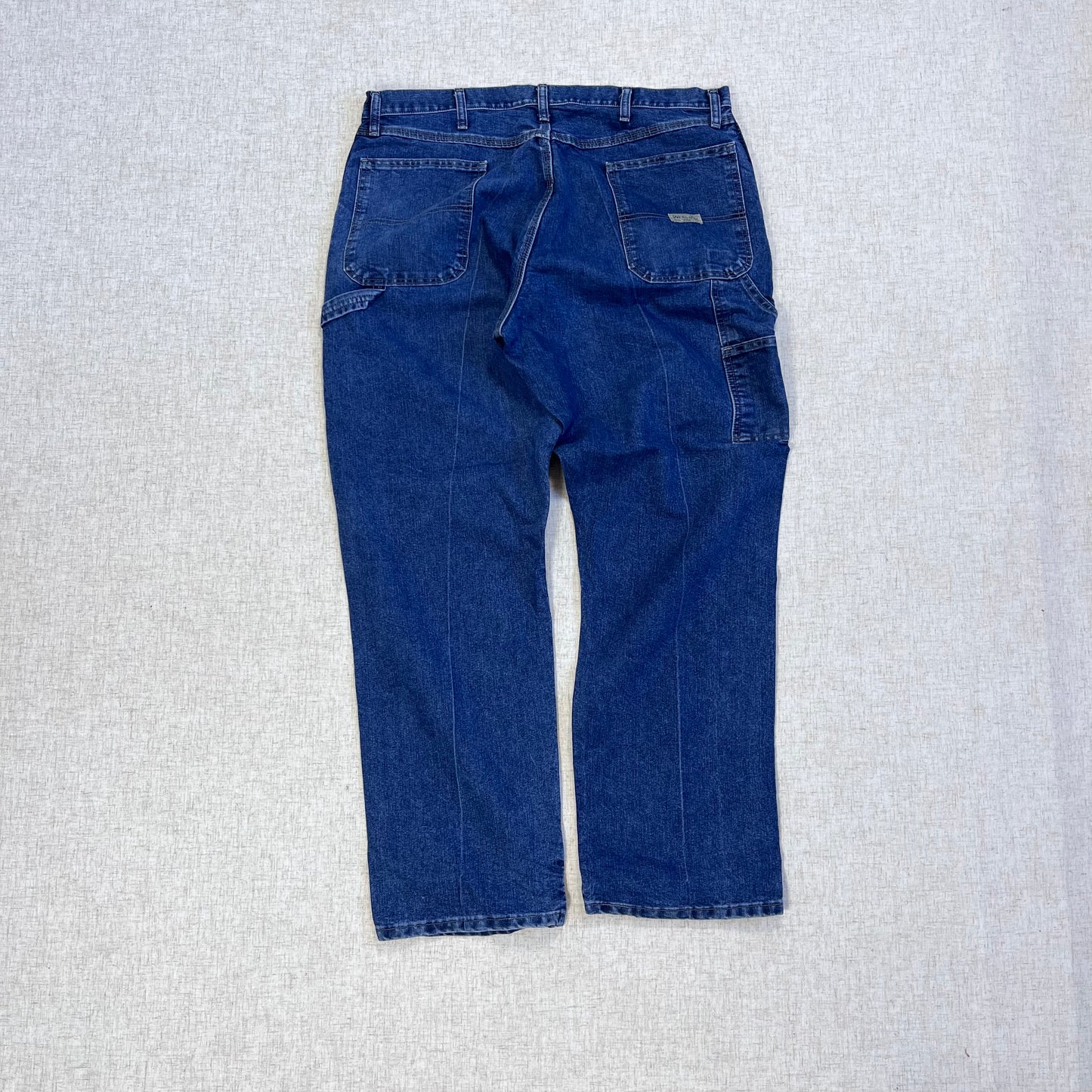 Thrifted – Jean Carpenter Denim Wrangler Talla 38x32 USA (CL 52–54) | Cintura 50 cm | Largo 111 cm | Talón 24 cm