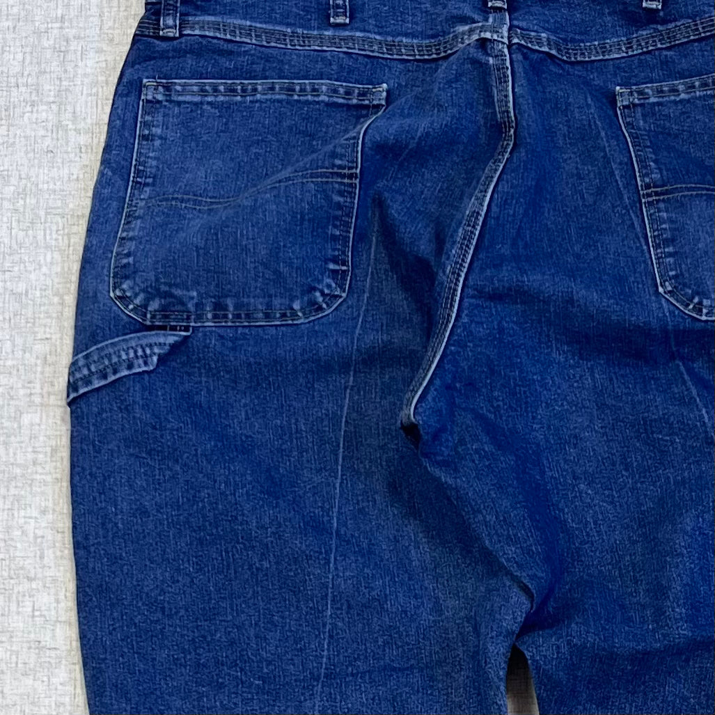 Thrifted – Jean Carpenter Denim Wrangler Talla 38x32 USA (CL 52–54) | Cintura 50 cm | Largo 111 cm | Talón 24 cm