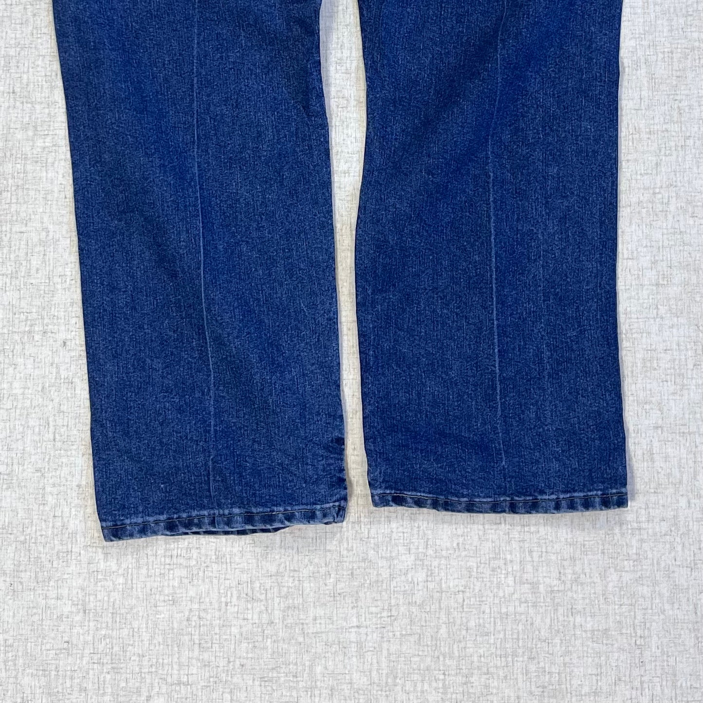 Thrifted – Jean Carpenter Denim Wrangler Talla 38x32 USA (CL 52–54) | Cintura 50 cm | Largo 111 cm | Talón 24 cm