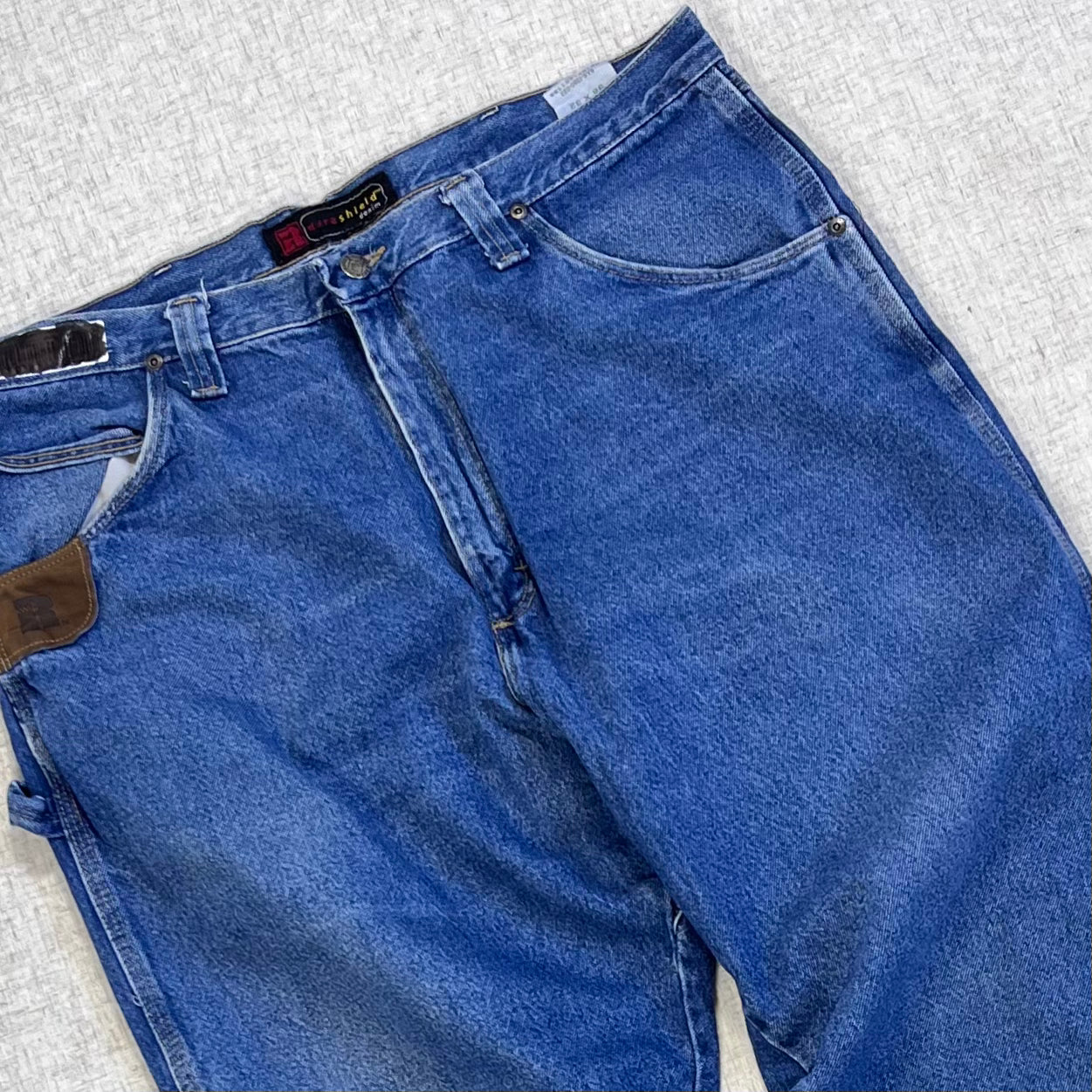 Thrifted – Jean Carpenter Denim Wrangler Riggs Talla 38x32 USA (CL 52–54) | Cintura 48 cm | Largo 109 cm | Talón 23 cm