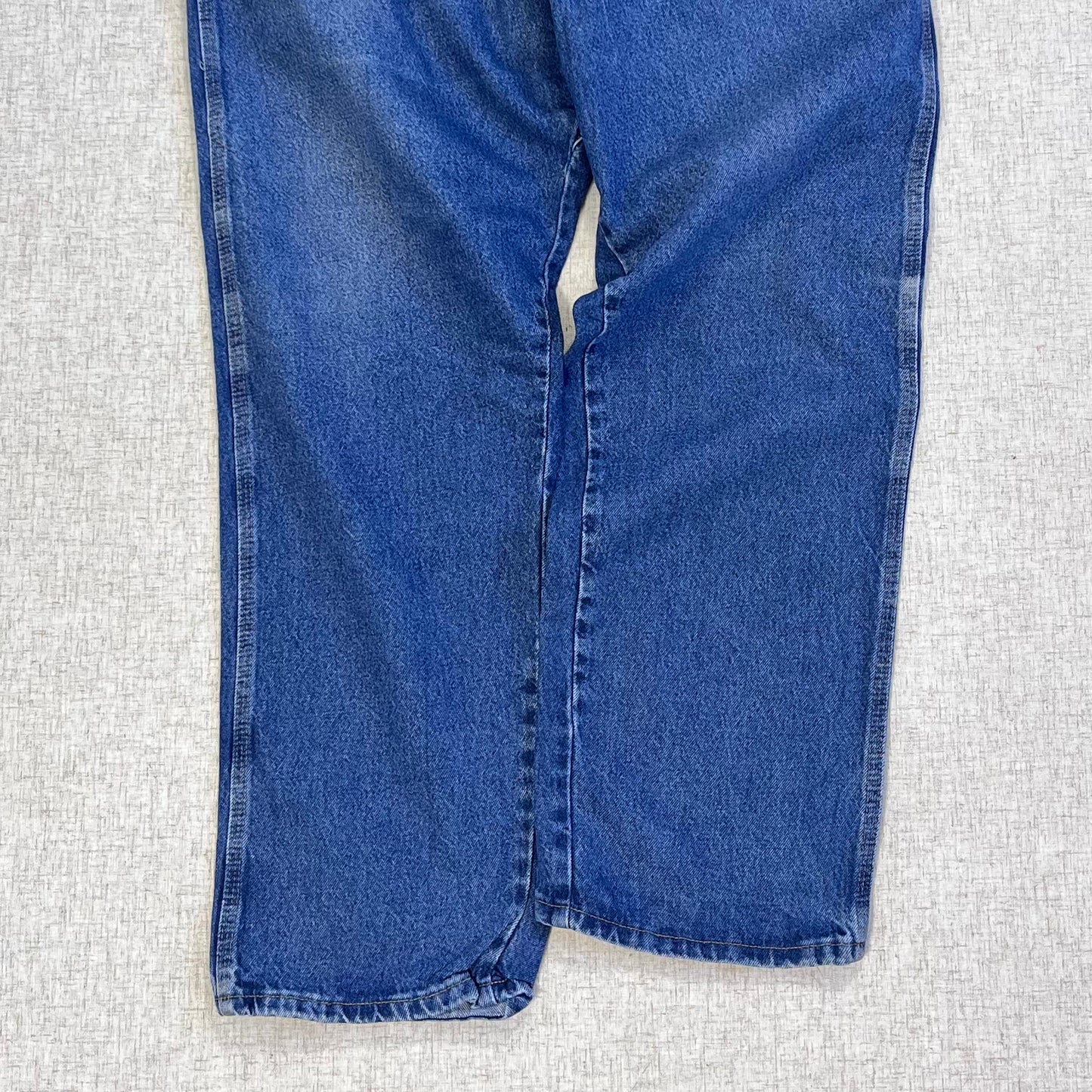 Thrifted – Jean Carpenter Denim Wrangler Riggs Talla 38x32 USA (CL 52–54) | Cintura 48 cm | Largo 109 cm | Talón 23 cm