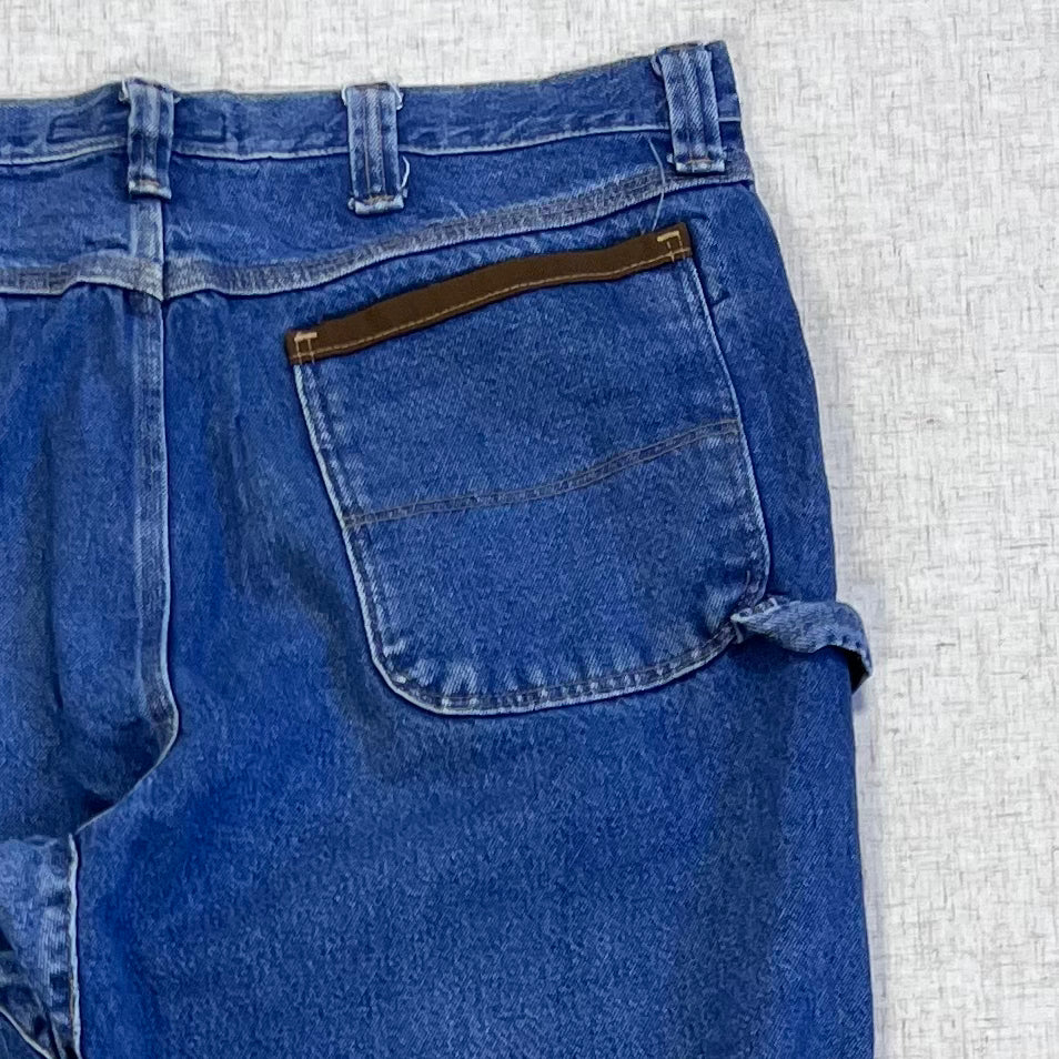 Thrifted – Jean Carpenter Denim Wrangler Riggs Talla 38x32 USA (CL 52–54) | Cintura 48 cm | Largo 109 cm | Talón 23 cm