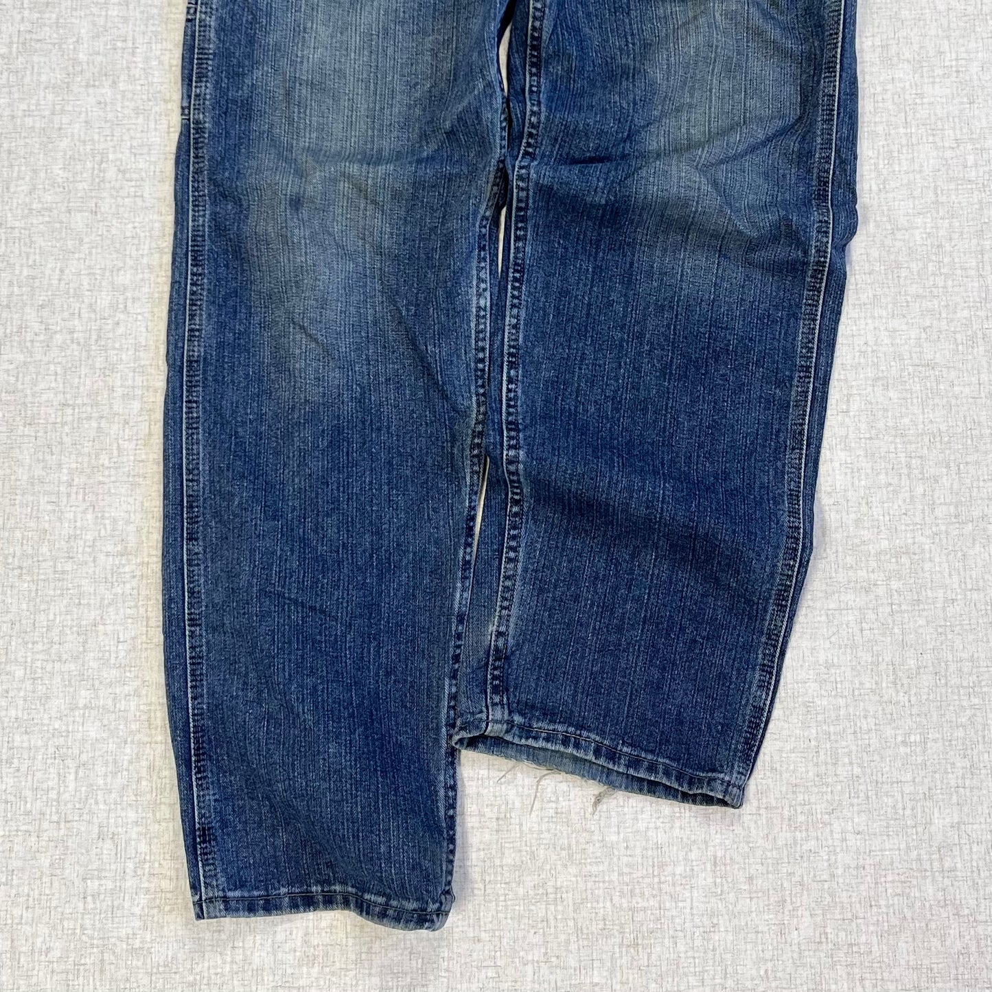 Thrifted – Jean Carpenter Denim Lee Talla 30x32 USA (CL 44–46) | Cintura 41 cm | Largo 109 cm | Talón 22 cm